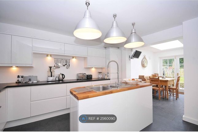Kitchen/ Dining Room