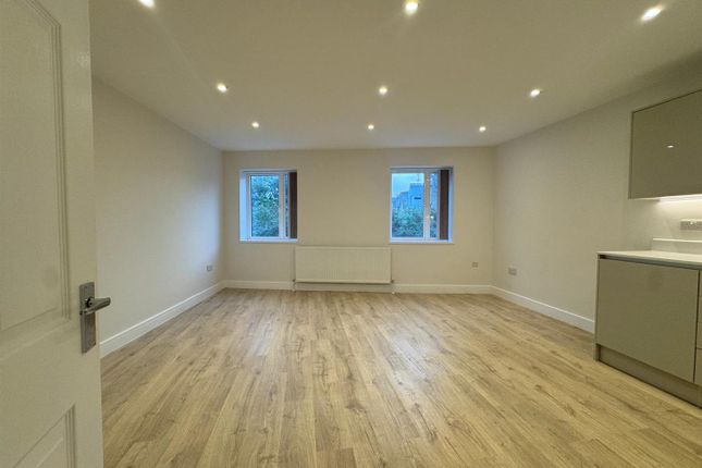 Flat 2, 8 Token Yard, Putney photo 4