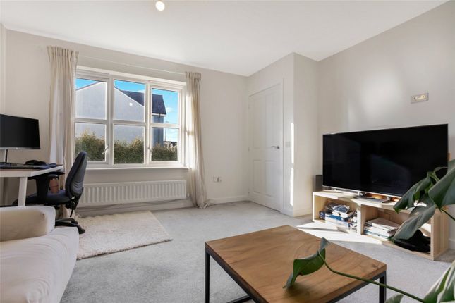 57, Bissett Square, Livingston photo 3