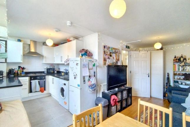 82, Sussex Way, London photo 2