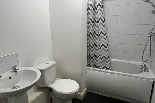 Apt 4, Doncaster photo 2