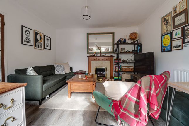 90, Abbots Avenue West, St. Albans photo 2