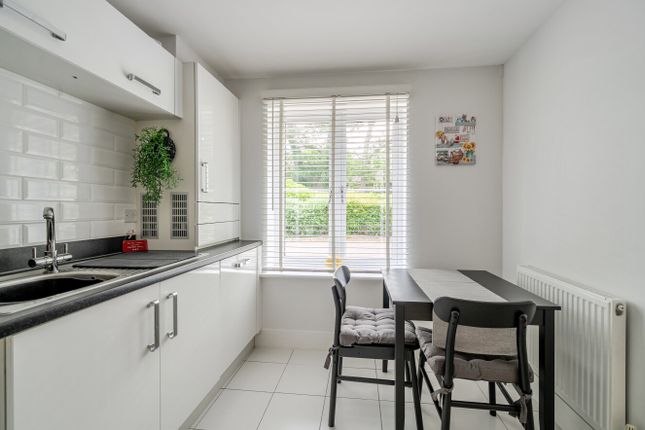 23, Kukri Gardens, Fleet photo 4