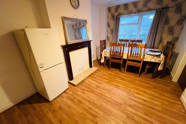 8 Green Park Road, Dudley photo 2