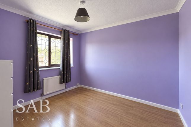 4 Kimberley Close, Slough photo 4