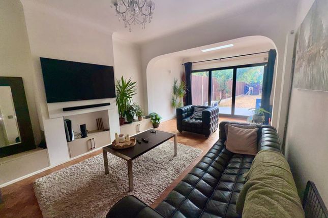 94 Woodlands Road, Isleworth photo 4