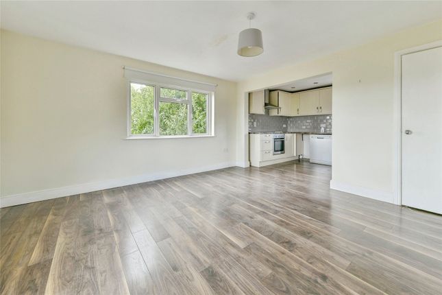 38, Aubries, Stevenage photo 2