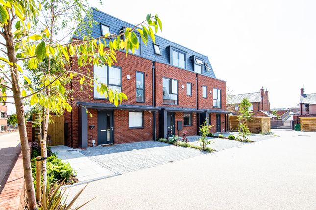 3 bed town house for sale in Mansell Street, Stratford-Upon-Avon CV37