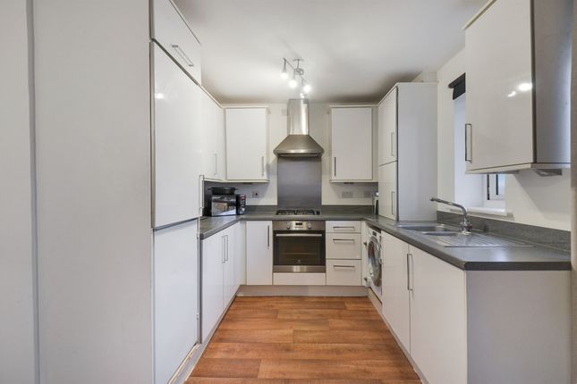 58, Cooper House, Woodside Close, Grays photo 4