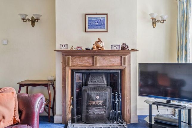 2 clarence road, BERKHAMSTED photo 2
