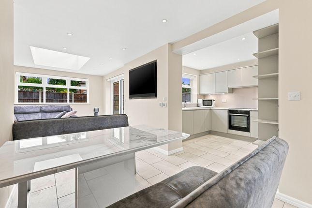 63, Alexandra Road, Rayleigh photo 2