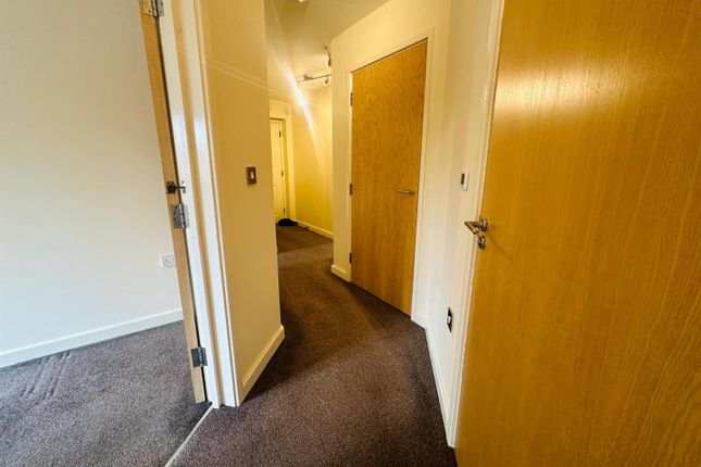Flat 4, 82, St. Nicolas Park Drive, Nuneaton photo 3