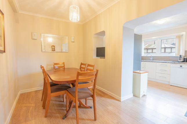 13 Gibb Street, Chapelhall, Airdrie photo 3