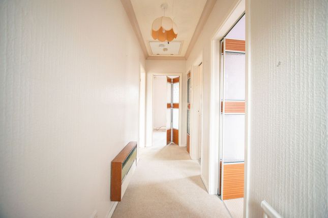 6 Amanda Close, Hull photo 2