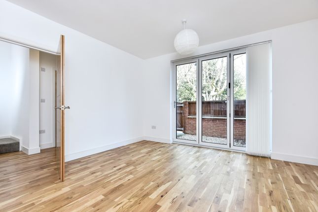 54, Springbank Road, London photo 4