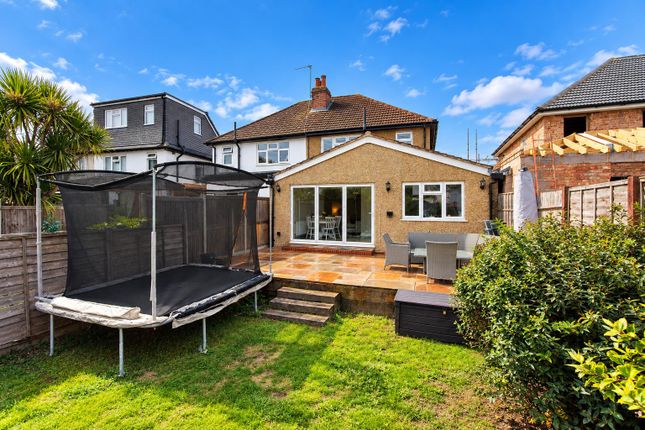 13, Curran Avenue, Wallington photo 4