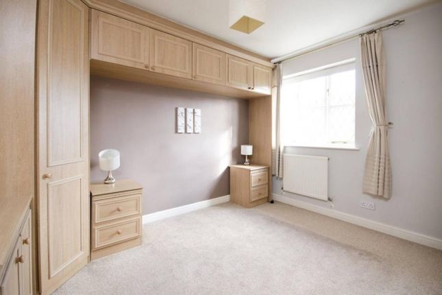 5, Teviot Close, Guildford photo 5