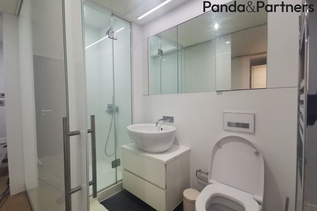 Flat 1, Central St Giles, London photo 2