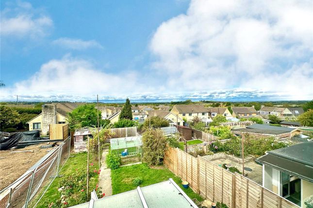 1, Henley Drive, Highworth photo 2