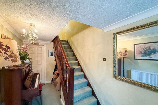 43, Dean Brook Road, Holmfirth photo 5