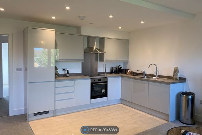 Thumbnail Flat to rent in Guildford Road, Bagshot
