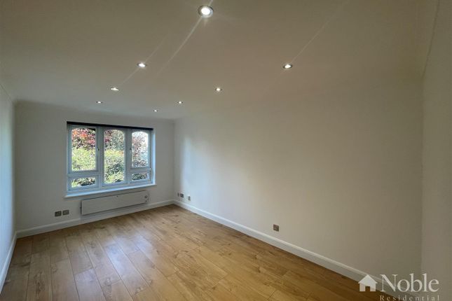 Frazer Close, Romford photo 3
