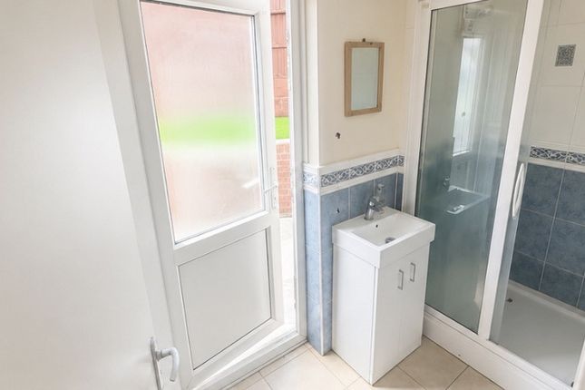 128, Wolsey Cresent, London photo 4