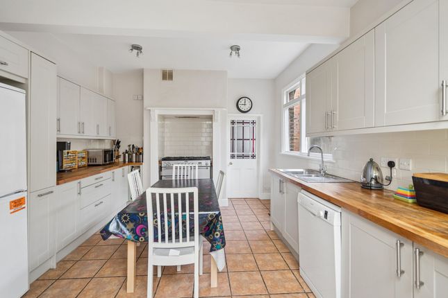 22 Bushey Grove Road, Bushey photo 3