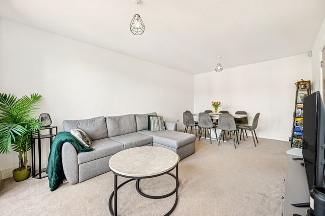 8 Hartington House, Ealing photo 3