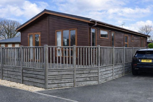 2-bed caravan on 9, 9 The Horseshoe, Surrey, £75,000