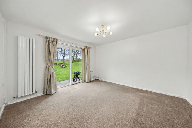 18, Rednall Close, Chesterfield photo 2