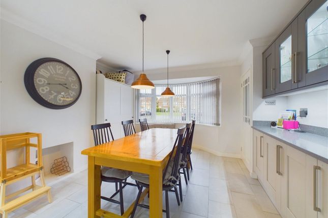 End terrace house for sale in Broadwood Close, Horsham