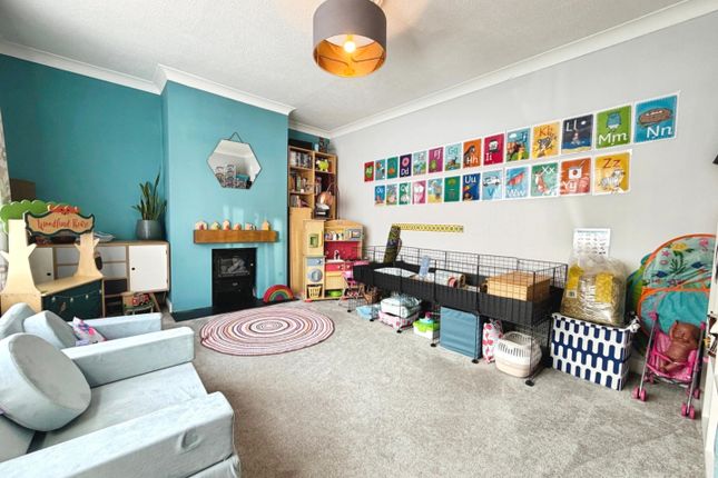 32, Stoneleigh Crescent, Bristol photo 3