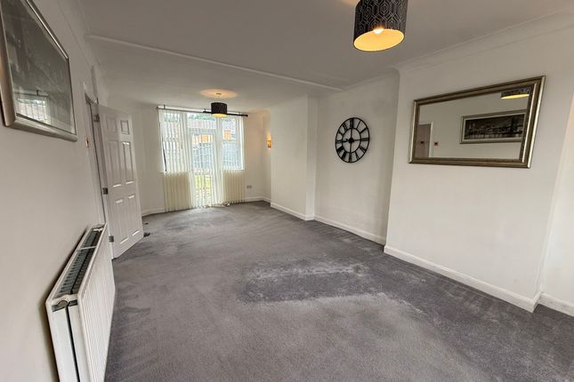 132, Ashington Grove, Coventry photo 4