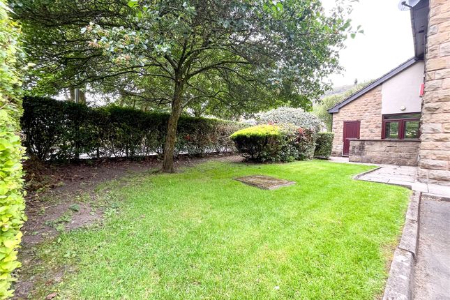4, Ward Court, Diggle photo 3