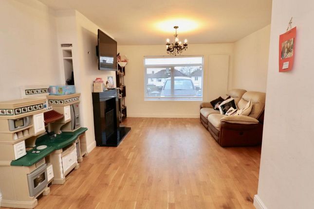 24, Delius Close, Elstree photo 3