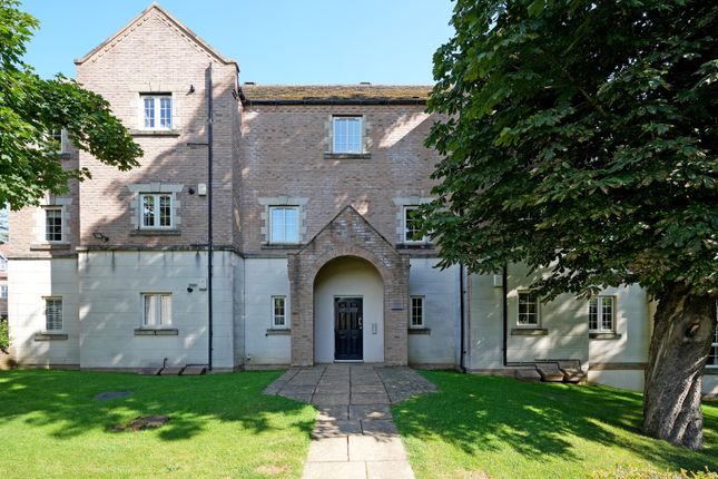 Flat for sale in The Spinney, Dore