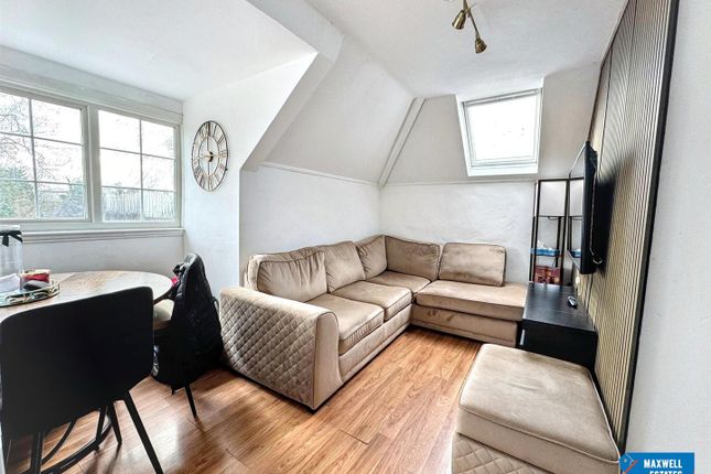 Flat 3, Canterton, Royston Grove, Hatch End photo 4