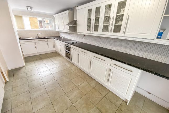 19, Oakfield, Newton Aycliffe photo 3