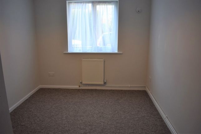 Flat to rent in Seaton Road, Yeovil