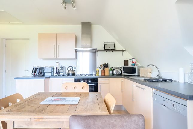 Flat 6, The Mount House, 16, Busbridge Lane, Surrey photo 5