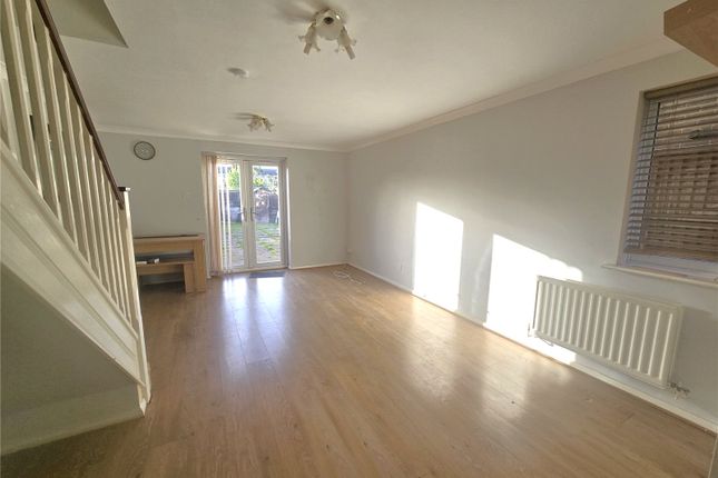 14, Binstead Close, Middlesex photo 3