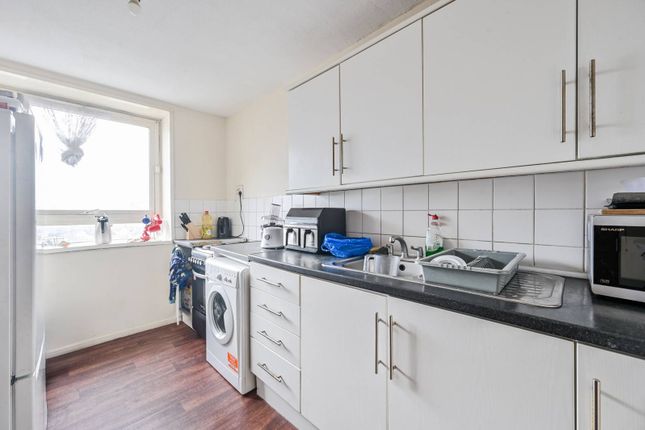Flat for sale in Knighthead Point, Canary Wharf, London