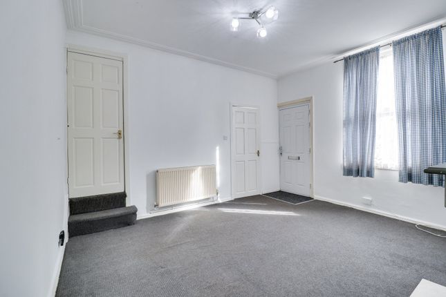 12, Whingate Avenue, Leeds photo 3