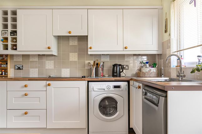 28, Rosefinch Close, Haverhill photo 4