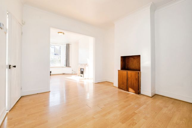 31, Clacton Road, London photo 2