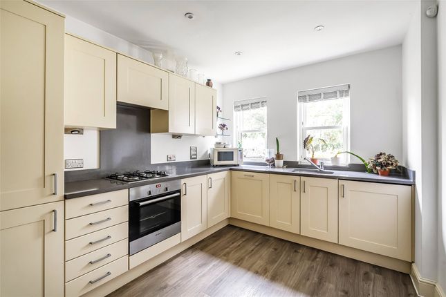 1, Tutts Close, Surrey photo 2