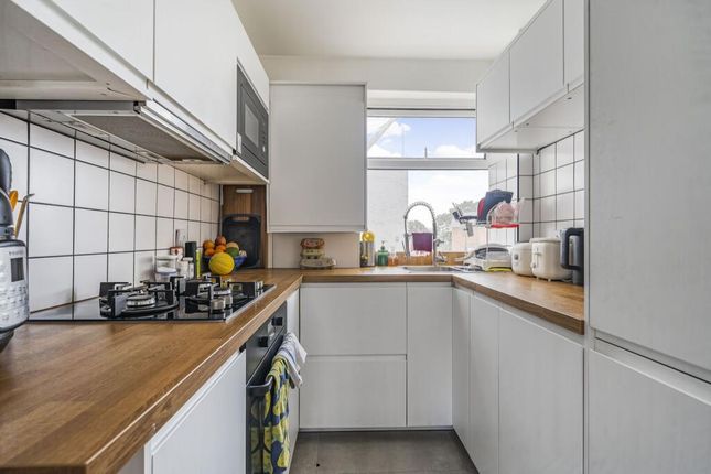36 , Taymount Rise, London photo 4