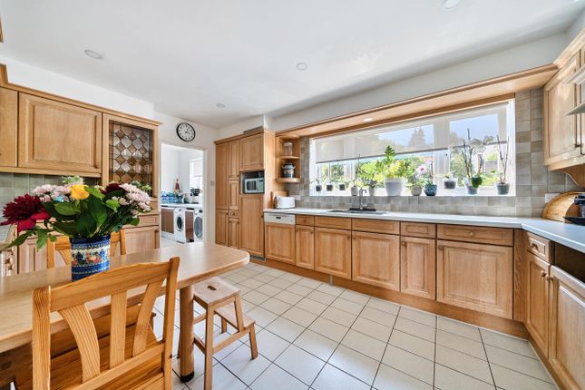 72a, Oakleigh Park North, Whetstone photo 2