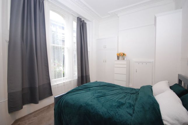 Acomb Court, Lansdowne Way, Stockwell photo 4